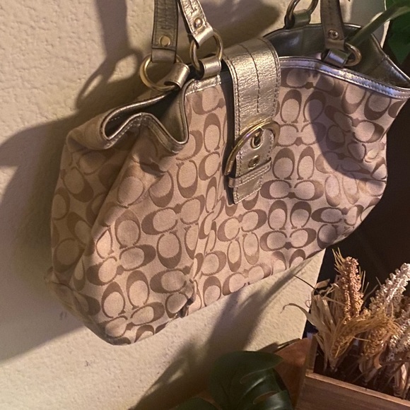 SoldVintage Gold Tapestry Coach purse 👛 Vintage rare find great condition P - Picture 5 of 13